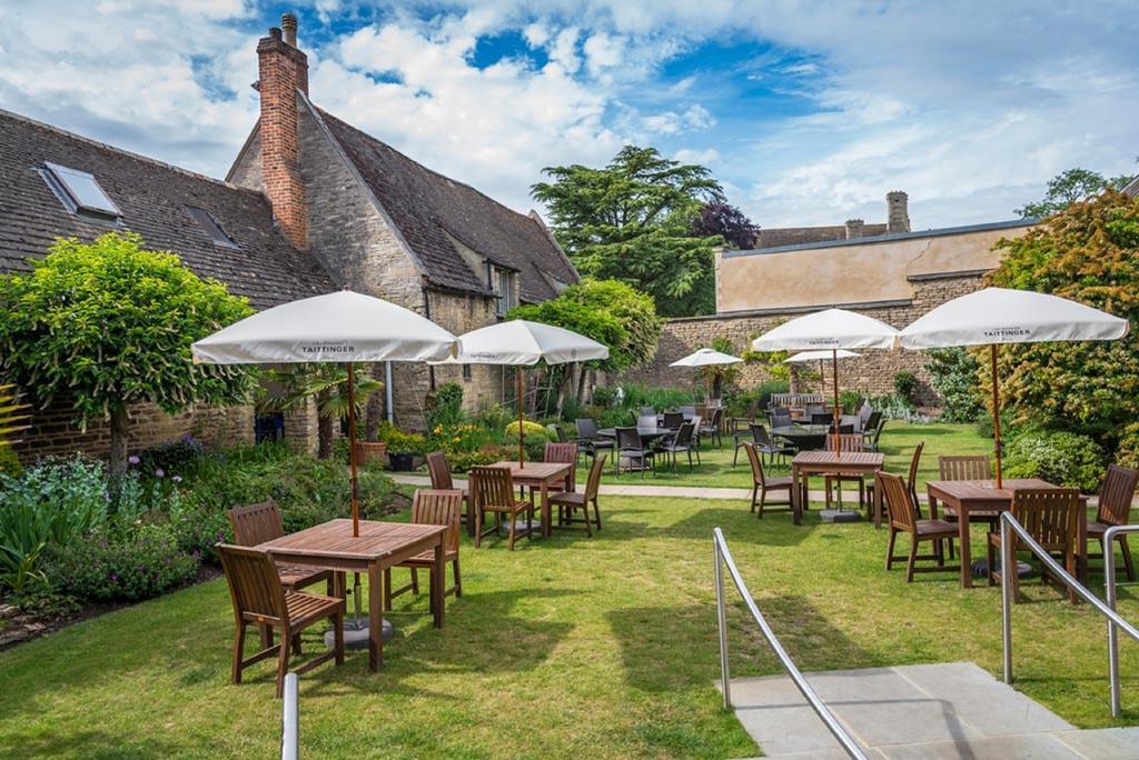 The Talbot Hotel, Oundle , Near Peterborough Eksteriør billede