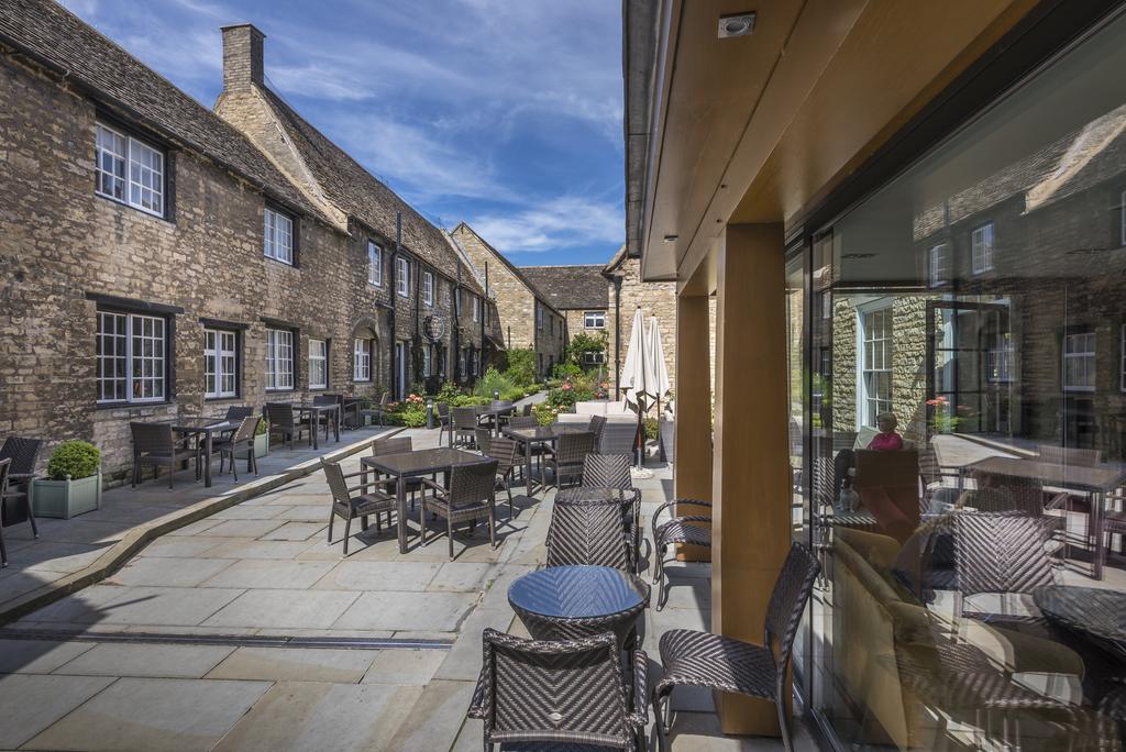 The Talbot Hotel, Oundle , Near Peterborough Eksteriør billede